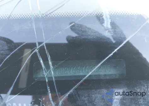 2006 Lincoln Town Car Signature Limited z USA, uszkodzony, nr VIN 1LNHM82V66Y632280